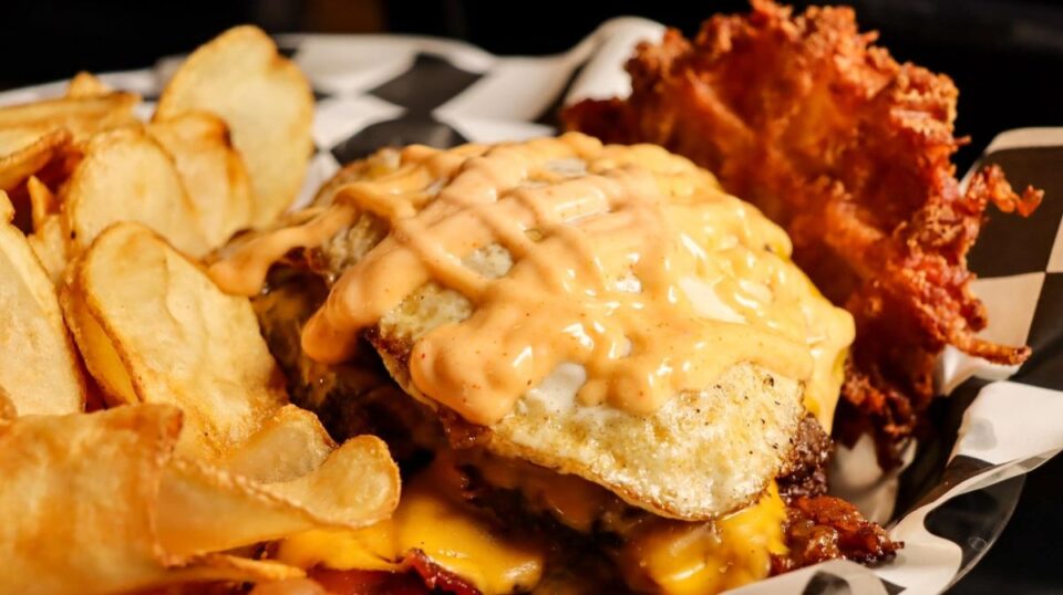 2brothers sports bar grill burger 2023
