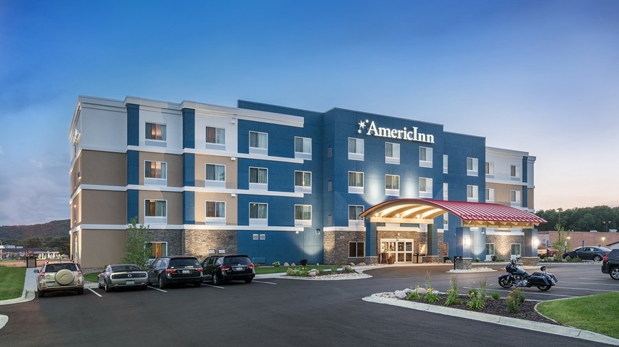 americinn winona mn exterior dusk