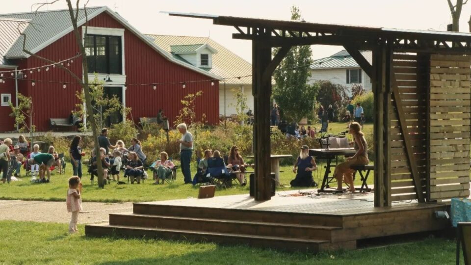 ecker's apple farm live music Trempealeau Wisconsin Family Fun Outdoors
