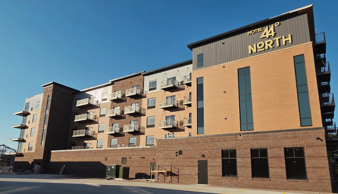 hotel 44 north winona minnesota downtown lodging