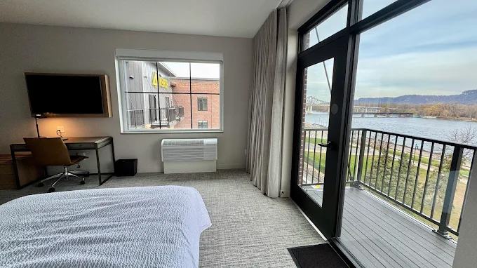 hotel 44 north room winona minnesota downtown lodging