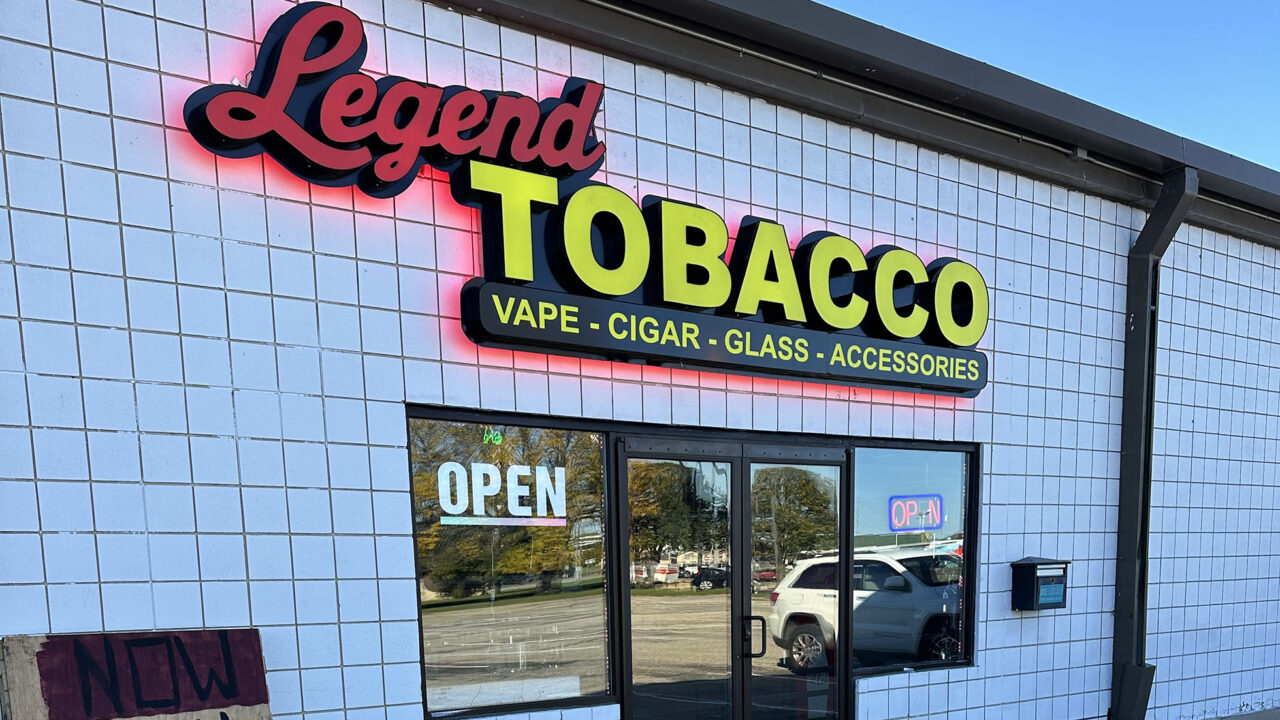 elfbar nachfüll pod läuft aus Cloud 9 Vape & Smoke Shop main image 1