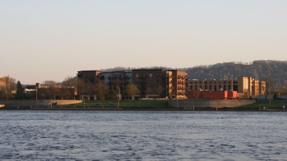 levee park hotel 44 north river