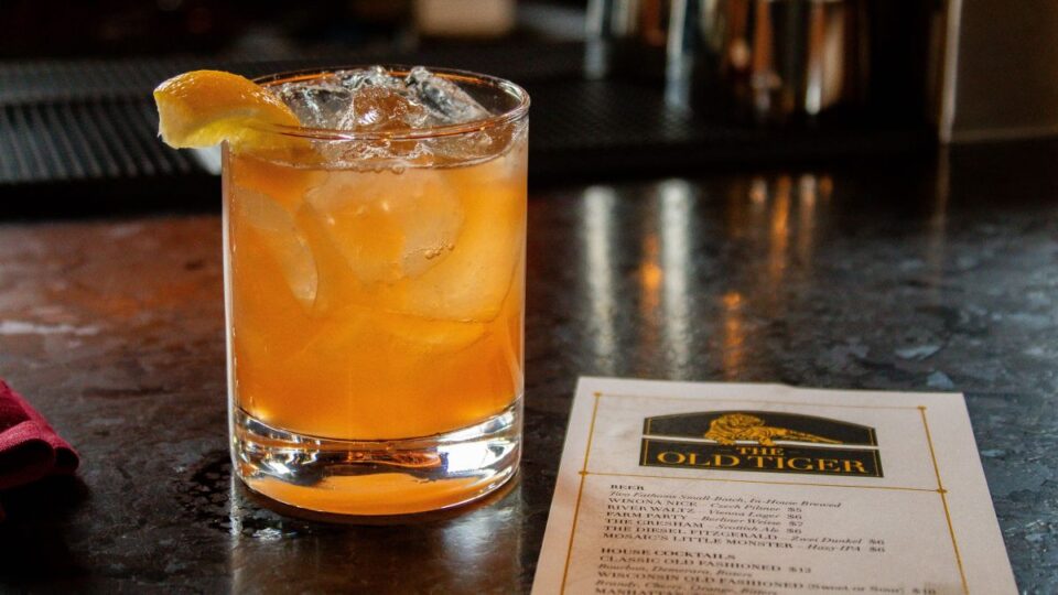 old tiger drinks la